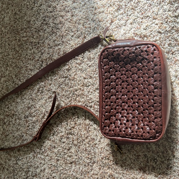 Madewell Transport Camera Bag: Crochet Leather Edition - Picture 5 of 6